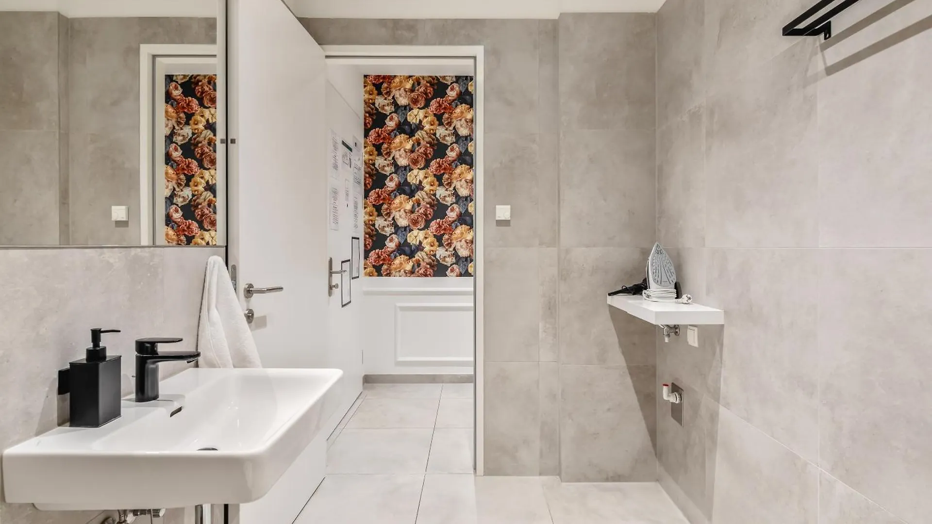 Vibestudio Vintage Flower - Central - New - Ac 0*, Wien