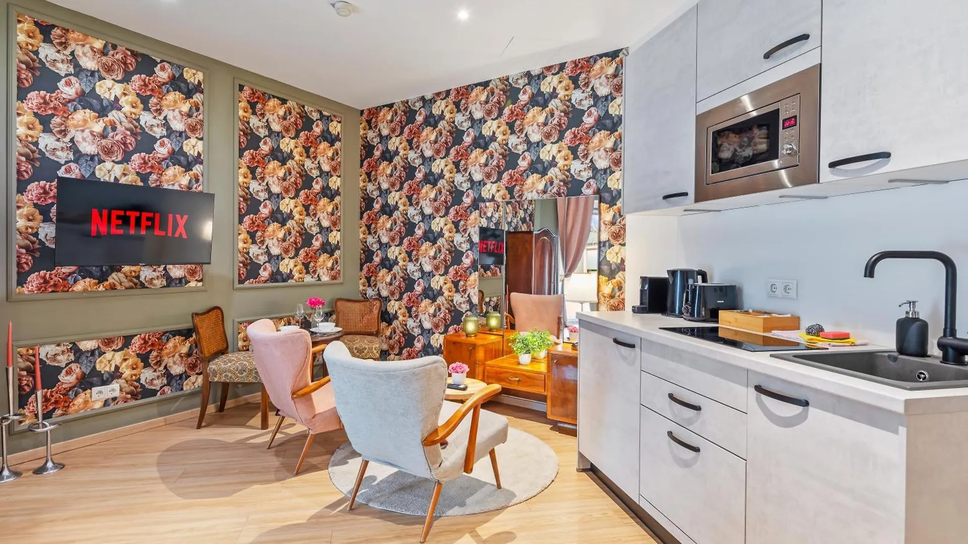 Apartment Vibestudio Vintage Flower - Central - New - Ac Österreich