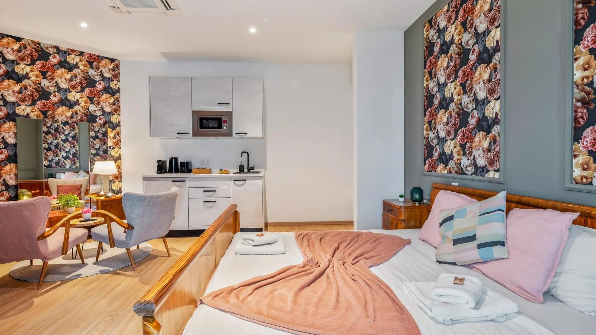 Apartment Vibestudio Vintage Flower - Central - New - Ac